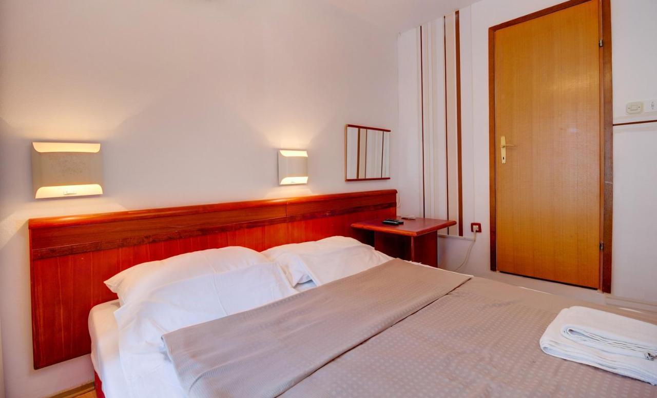 Villa Mozart Veli Losinj Luaran gambar
